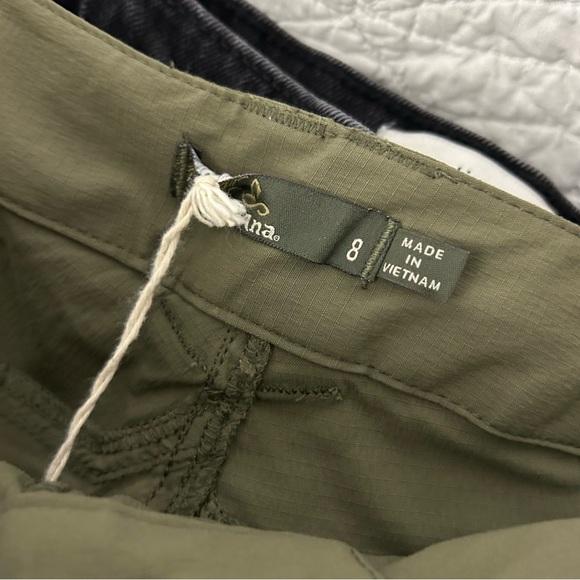 NWT Prana Women’s Hazel Green Cargo Shorts Mid Rise Relaxed Fit - Picture 2 of 5